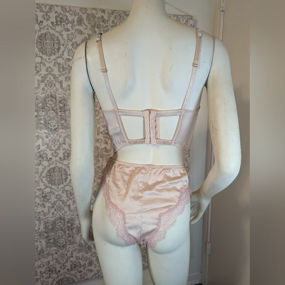 Victoria's Secret Bustier and Panty Set Pale Peach and Light Pink 34C & Medium - Picture 7 of 16
